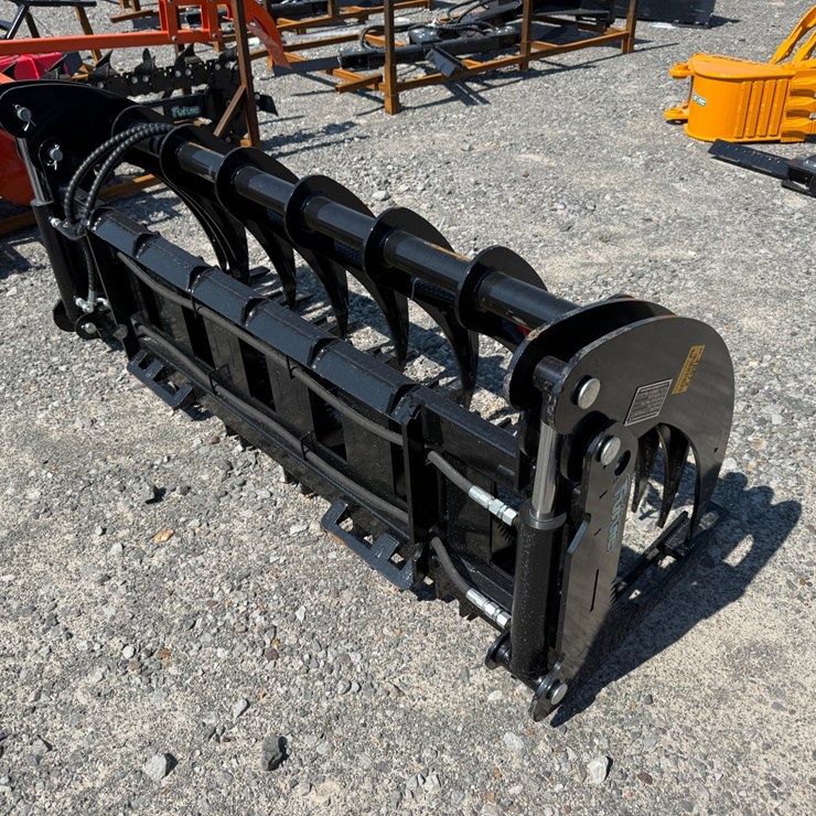 #2031 • Unused Future CLG72 Skid Steer Curved Log Grabber CHXMQ2605137 INV#48872