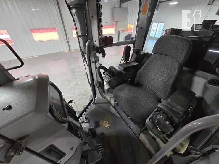 2011-caterpillar-140m2-image-15