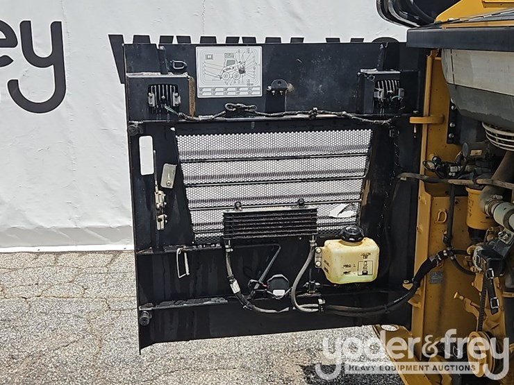 2022-caterpillar-232d-image-21
