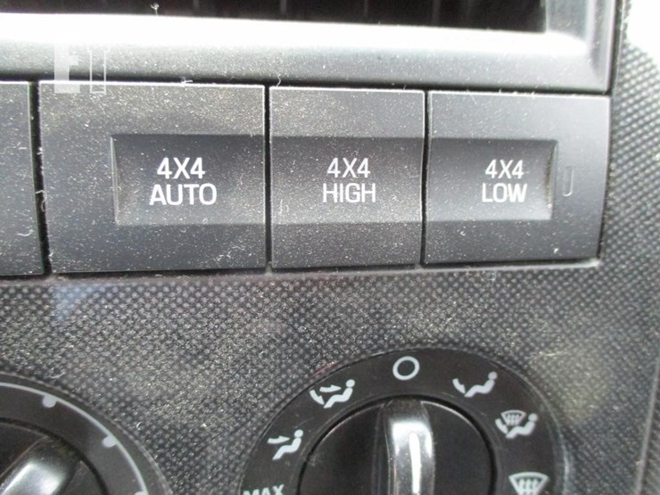 2010-ford-explorer-xlt-image-12