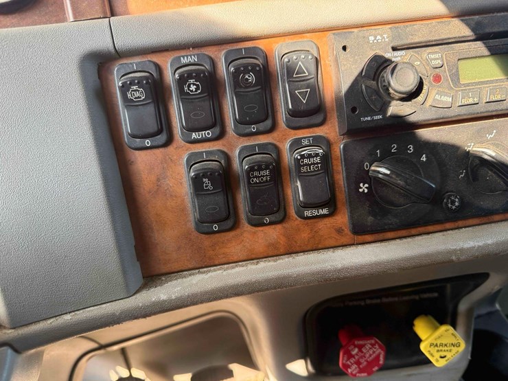 2006-peterbilt-378-image-17