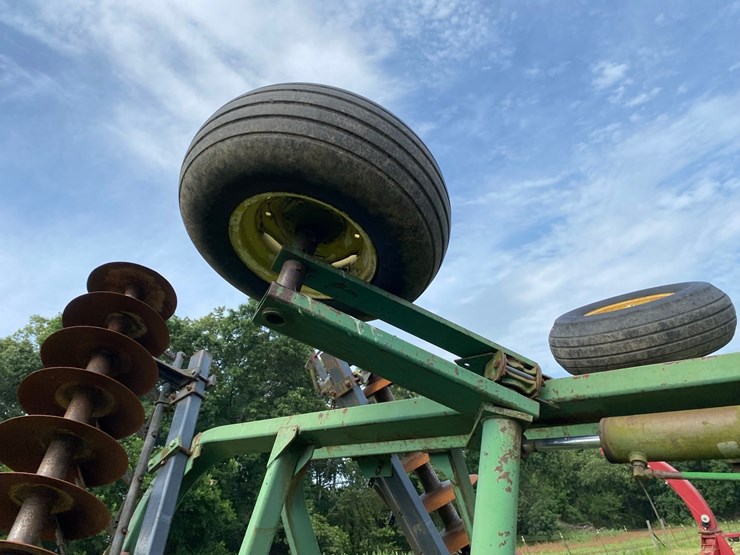 john-deere-230-image-11