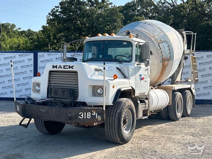 1994-mack-dm690s-image-1