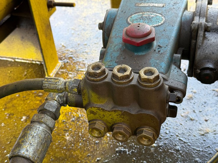 meyer-horizontal-3k-wp-gas-powered-3-station-accumulator-closing-unit,-skidded-image-8