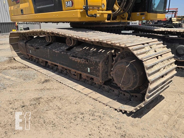 2024-caterpillar-340-image-38