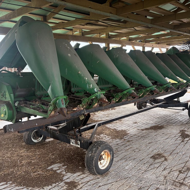 JOHN DEERE 8