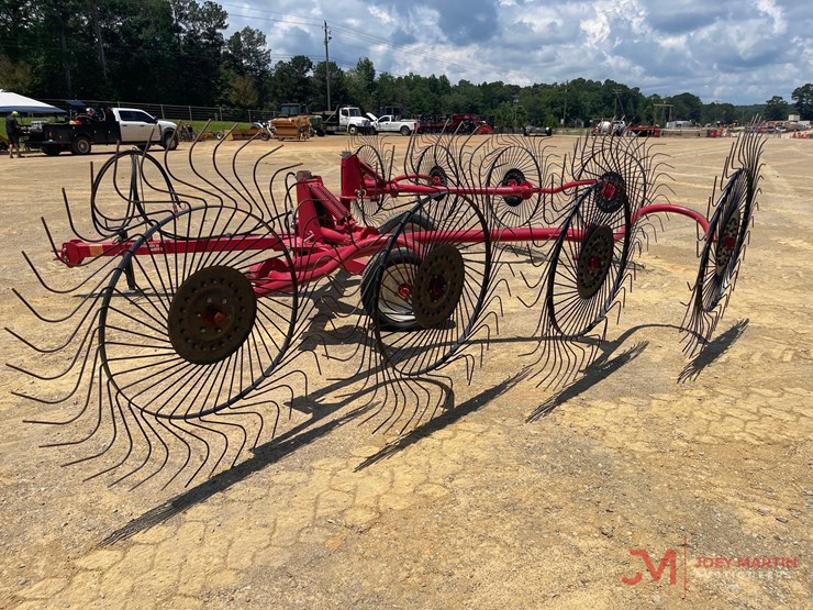 2016-maschio-gaspardo-girasole-t8c-hay-rake-image-4