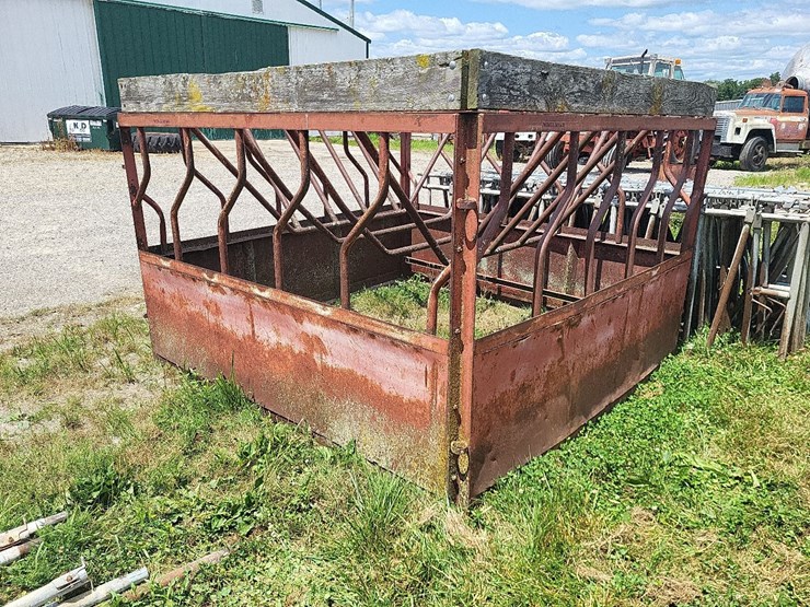 round/big-square-bale-feeder---20-head-capacity-image-2