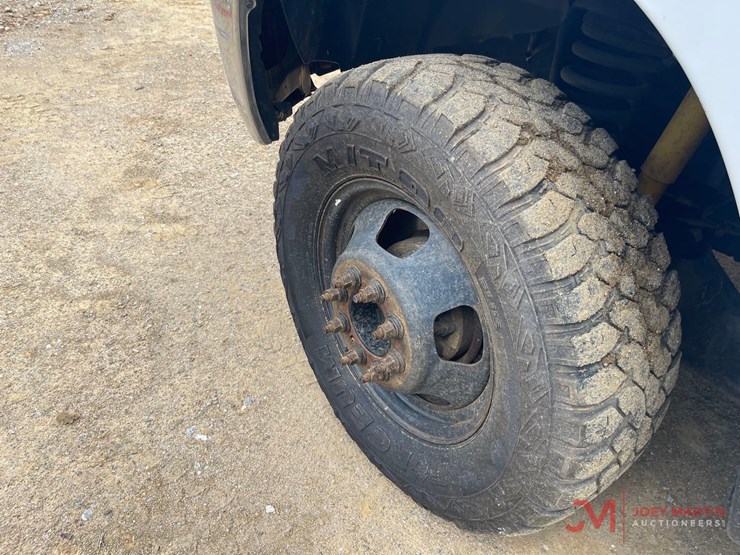 2016-ram-3500-heavy-duty-flatbed-truck-image-13