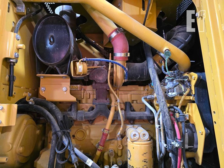 2010-caterpillar-160m-image-27