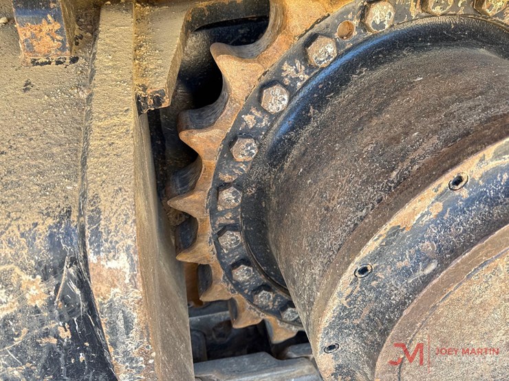2024-caterpillar-352-image-17