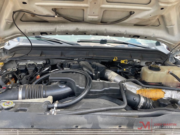 2016-ford-f-550-xl-super-duty-cab-&-chassis-truck-image-13