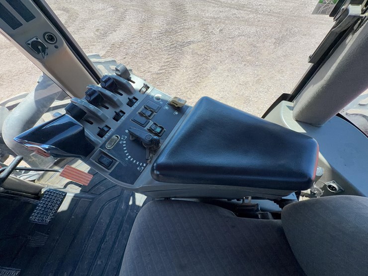 2005-case-ih-325-image-30