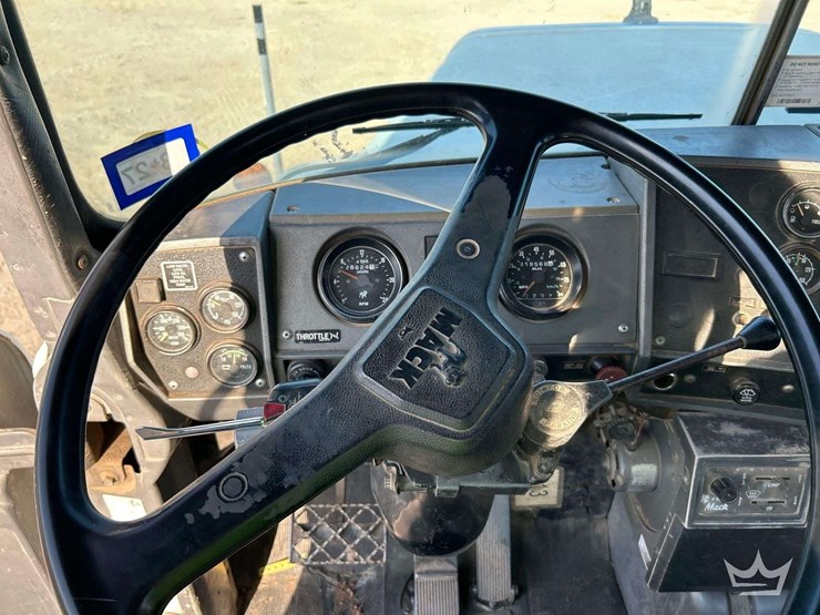1994-mack-dm690s-image-14