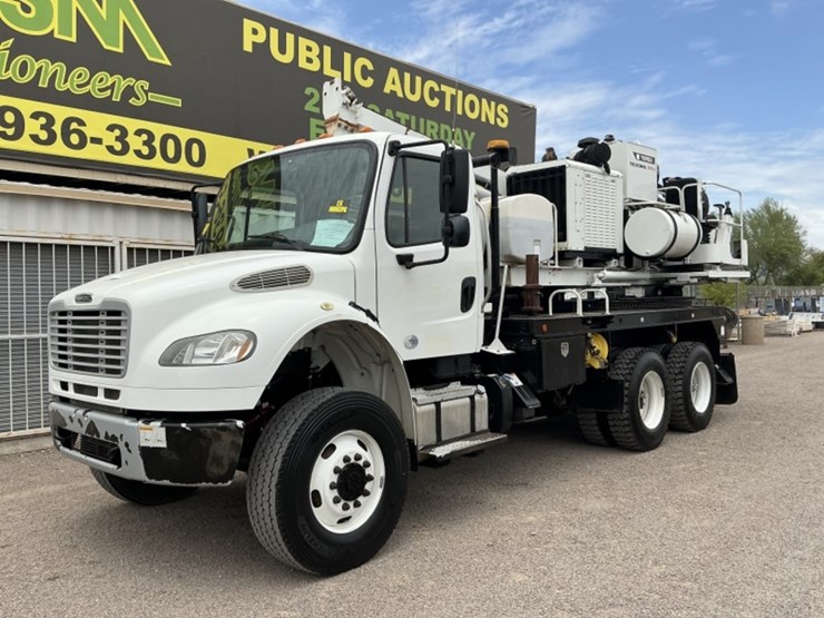 2016-freightliner-m2-106-image-3