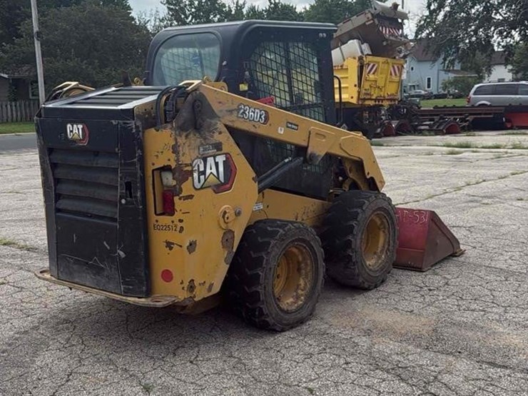 2021-caterpillar-236d3-image-4