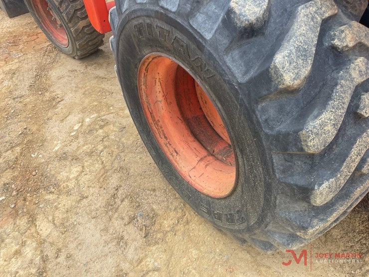 kubota-l35-loader-backhoe-image-10