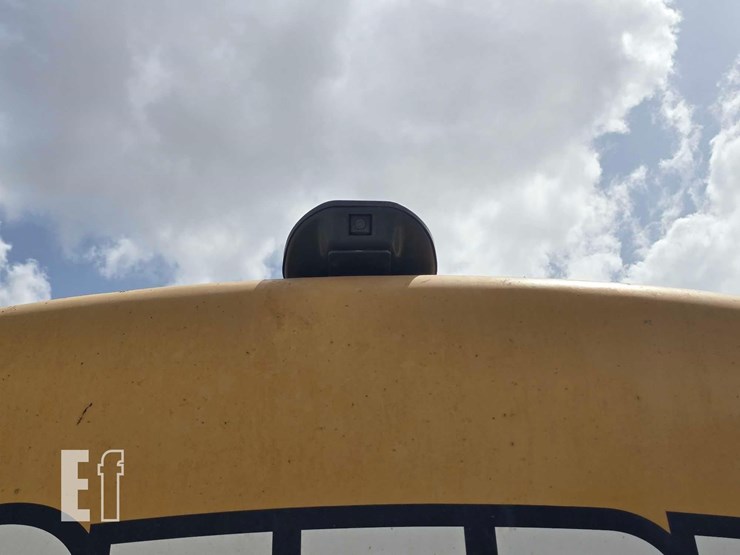 2018-deere-245g-lc-image-23