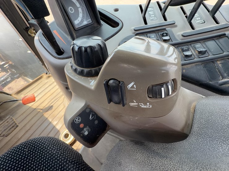 2006-case-ih-mxu135-image-31