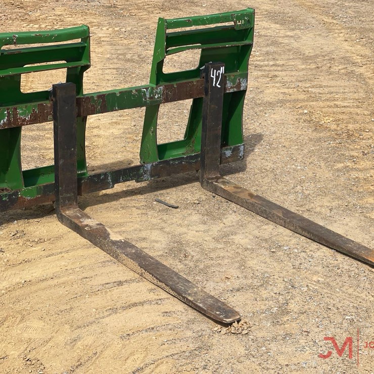 HLA 42" WALK THROUGH FORKS JOHN DEERE COUPLER