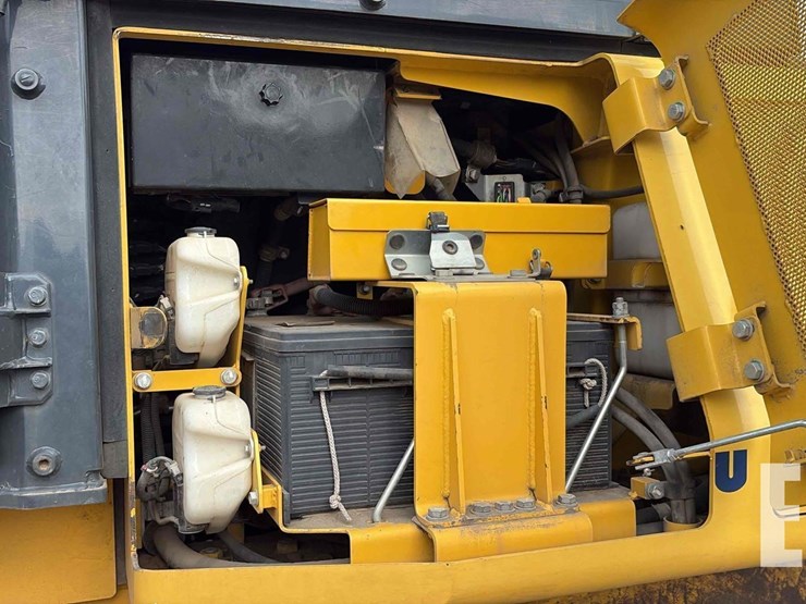 2014-komatsu-d51pxi-22-image-24