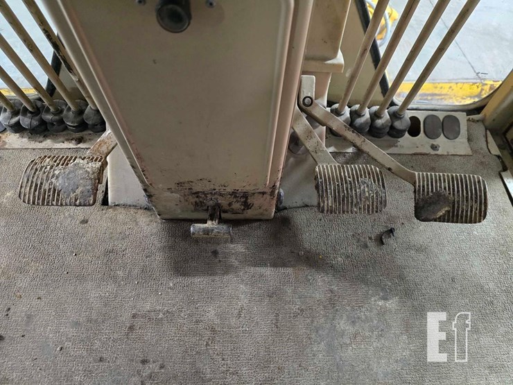 2004-caterpillar-120h-image-17