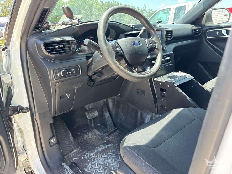 2020-ford-explorer-hybrid-awd-suv-image-12