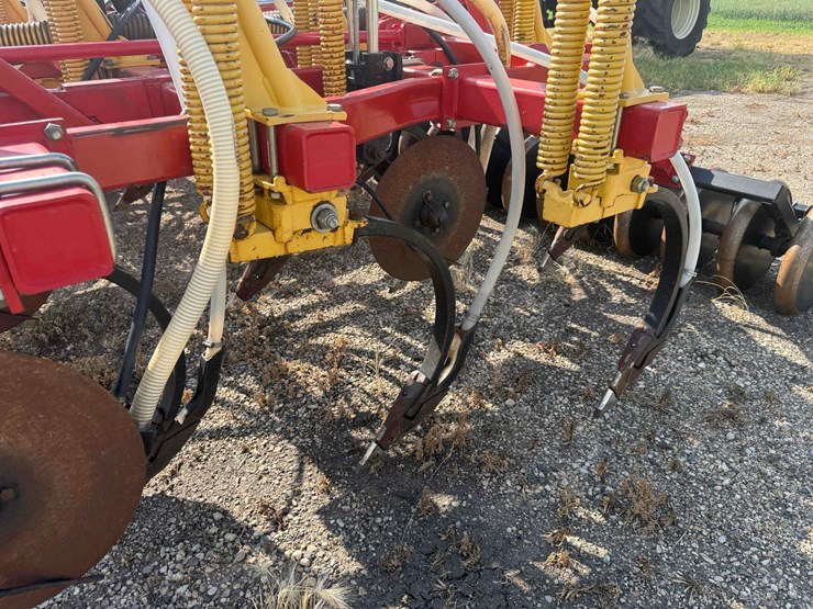 2006-bourgault-8710-air-seeder-image-43