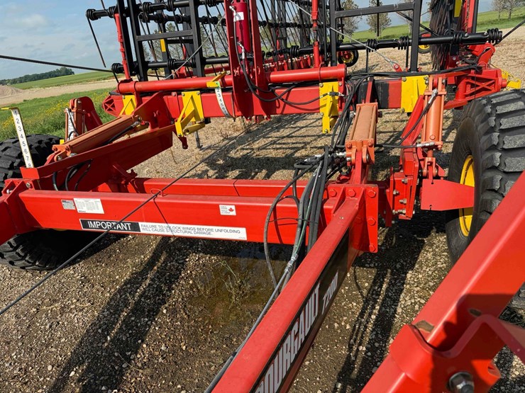 2013-bourgault-7200-image-20