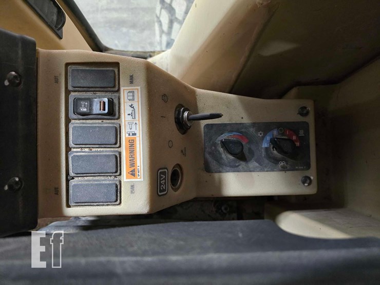 2006-caterpillar-140h-image-23