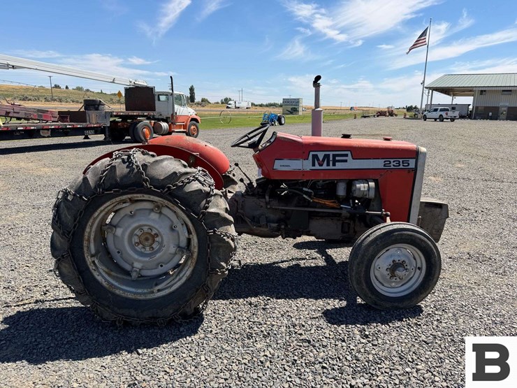 1975-massey-ferguson-235-image-4