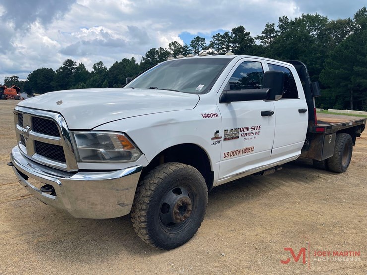 2016-ram-3500-heavy-duty-flatbed-truck-image-6