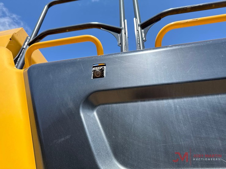 2024-caterpillar-352-image-8