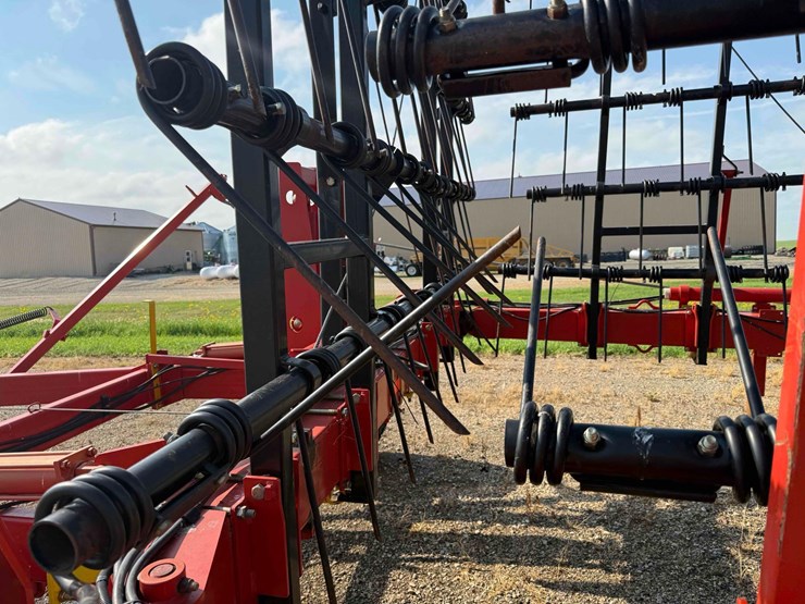 2013-bourgault-7200-image-24