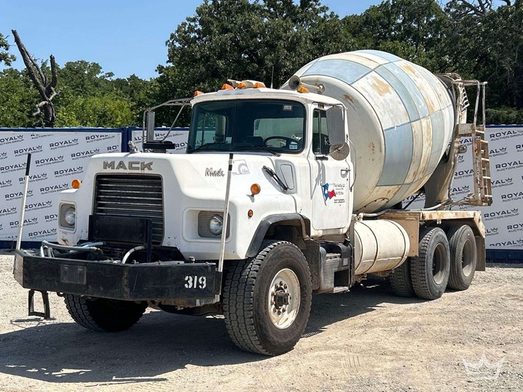 1994-mack-dm690s-image-1