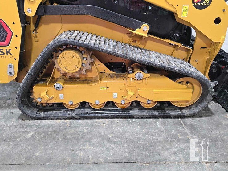 2025-caterpillar-255-image-32