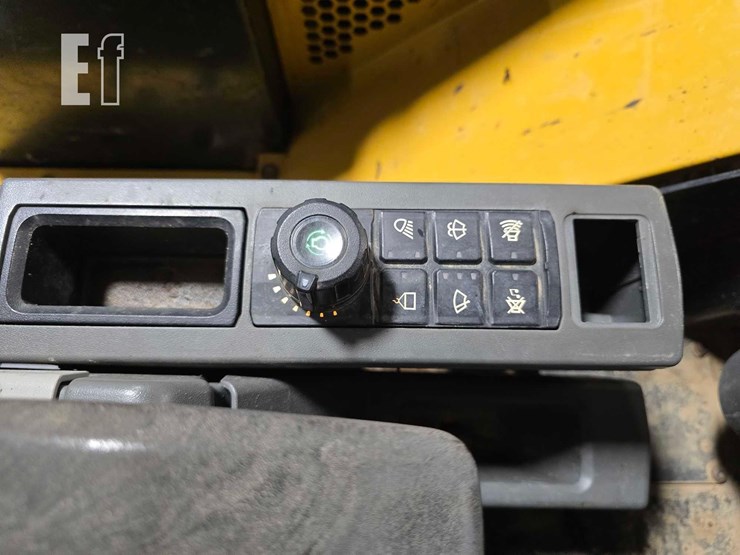 2021-caterpillar-306cr-image-24
