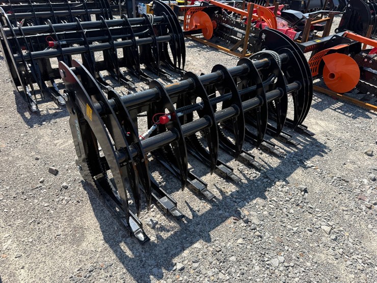 #2031-•-unused-future-clg72-skid-steer-curved-log-grabber-chxmq2605137-inv#48872-image-4