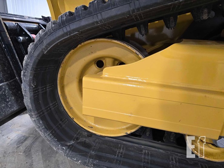 2025-caterpillar-255-image-27