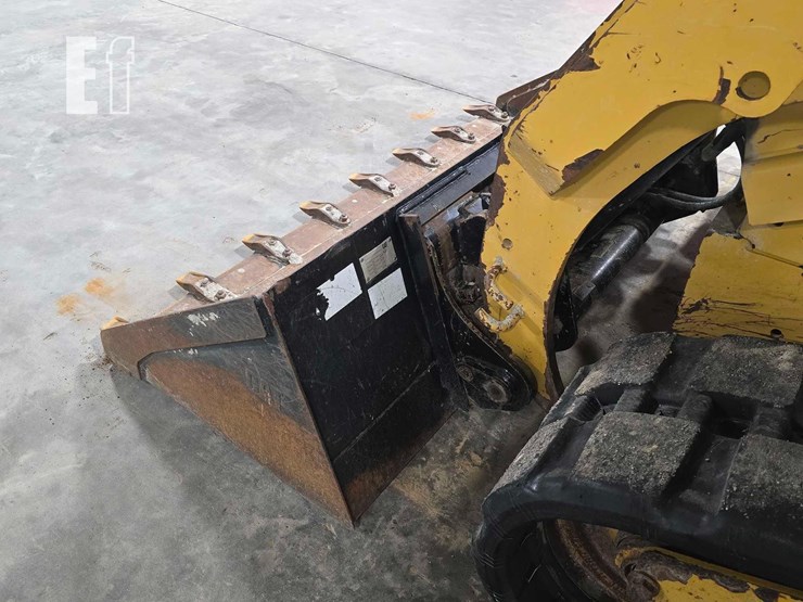 2015-caterpillar-259d-image-12