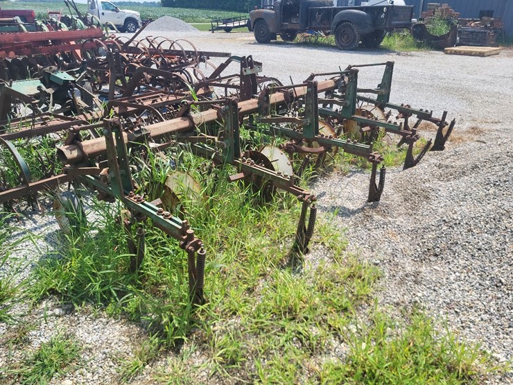 oliver-4r30"-3pt-hitch-cultivator-image-3