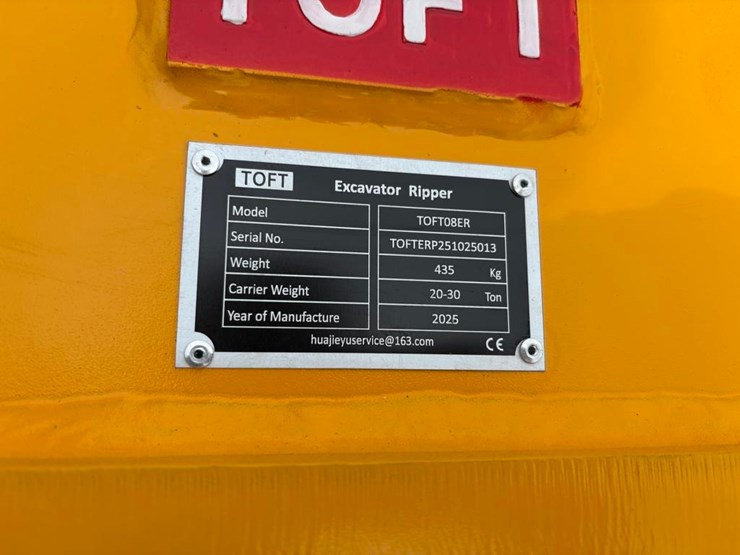 caterpillar-320-image-3