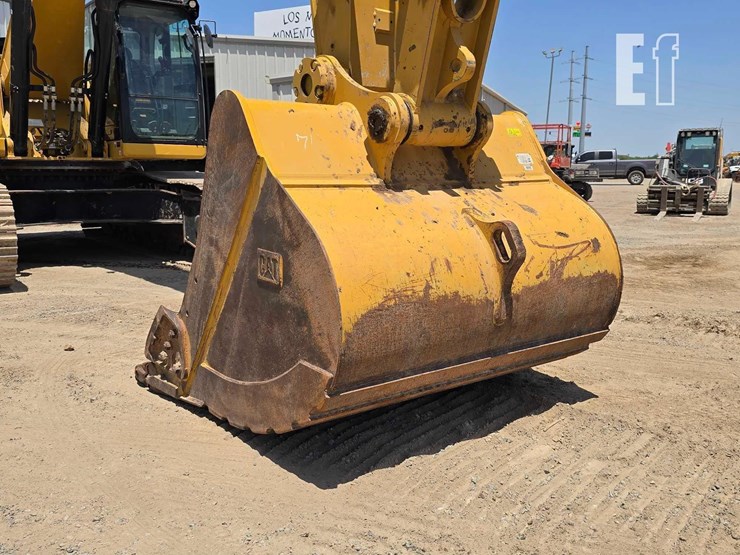 2024-caterpillar-340-image-12