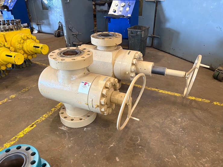 (2x$)-7-1/16”-10k-frac-valves,-field-ready-image-1