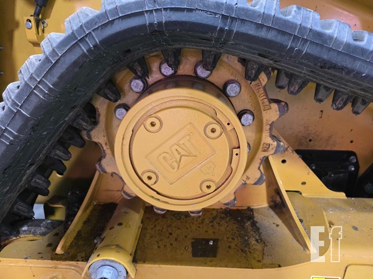2025-caterpillar-255-image-33
