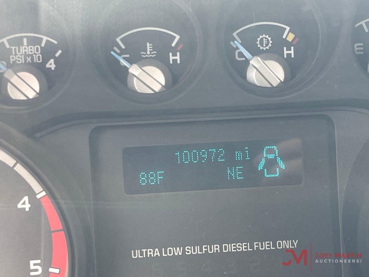 2016-ford-f-550-xl-super-duty-cab-&-chassis-truck-image-25