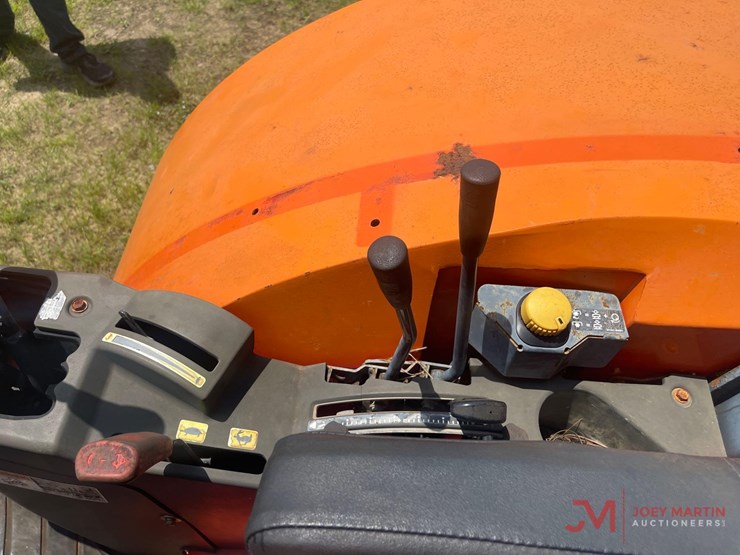 kubota-la1353-image-18