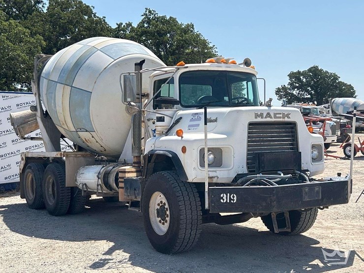 1994-mack-dm690s-image-2