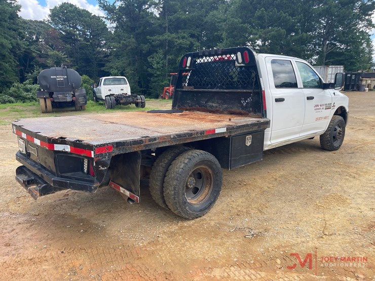 2016-ram-3500-heavy-duty-flatbed-truck-image-3