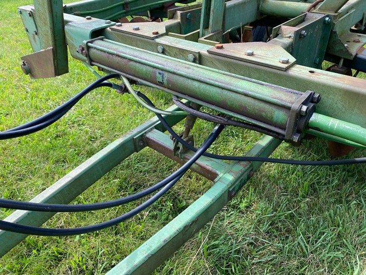 john-deere-230-image-32